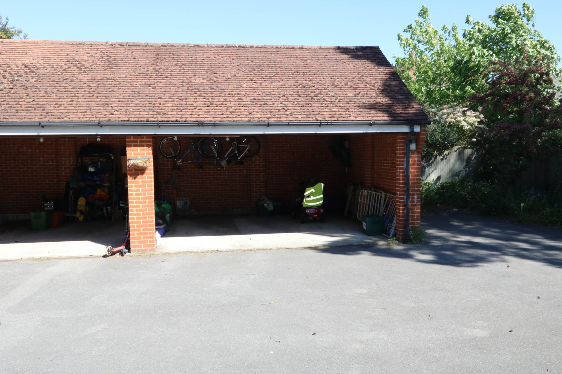 Horseshoe Road, Pangbourne - centre of the village, walk to shops & train to London/ Oxford, Image 6