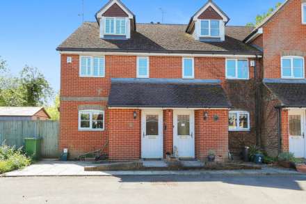 Horseshoe Road, Pangbourne - centre of the village, walk to shops & train to London/ Oxford, Image 1