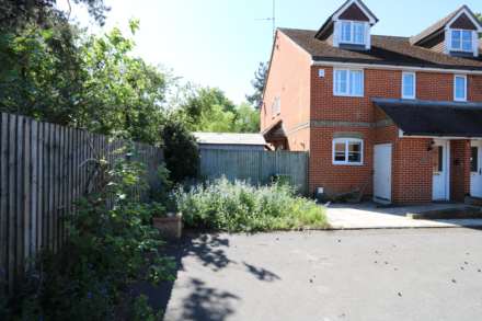 Horseshoe Road, Pangbourne - centre of the village, walk to shops & train to London/ Oxford, Image 14