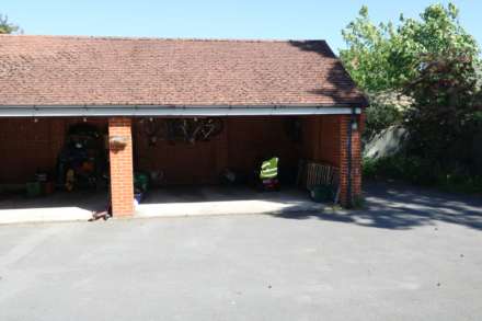 Horseshoe Road, Pangbourne - centre of the village, walk to shops & train to London/ Oxford, Image 6