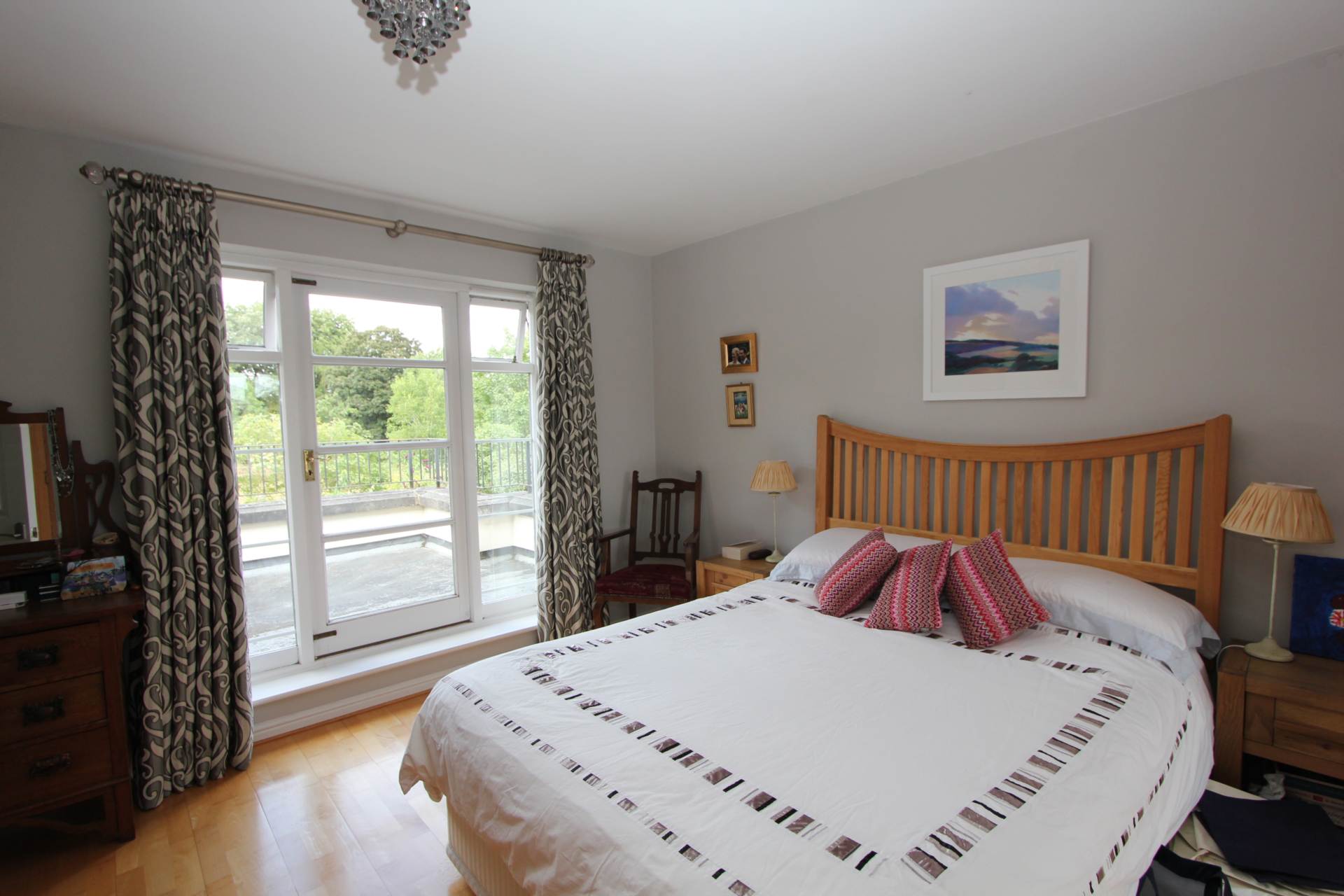 Bradfield - Beautiful setting, Image 10