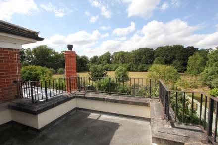 Bradfield - Beautiful setting, Image 12