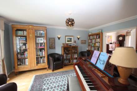Bradfield - Beautiful setting, Image 5