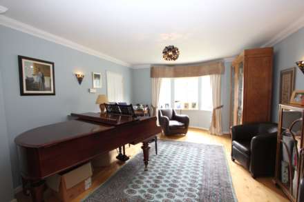 Bradfield - Beautiful setting, Image 6