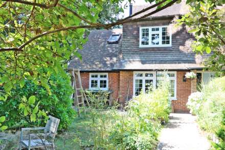 Whitchurch On Thames - Walk to Pangbourne shops, amenities, train station & highly regarded Whitchurch primary school, Image 1