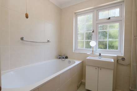 Whitchurch On Thames - Walk to Pangbourne shops, amenities, train station & highly regarded Whitchurch primary school, Image 15