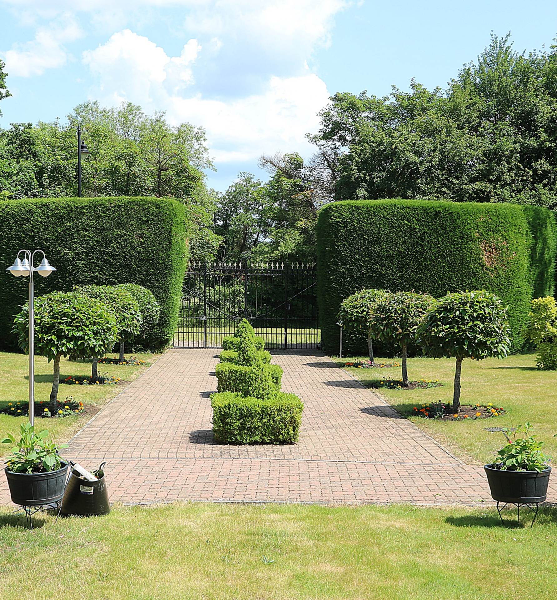 Breedons Hill, Pangbourne - walk to the shops & train station, Image 15