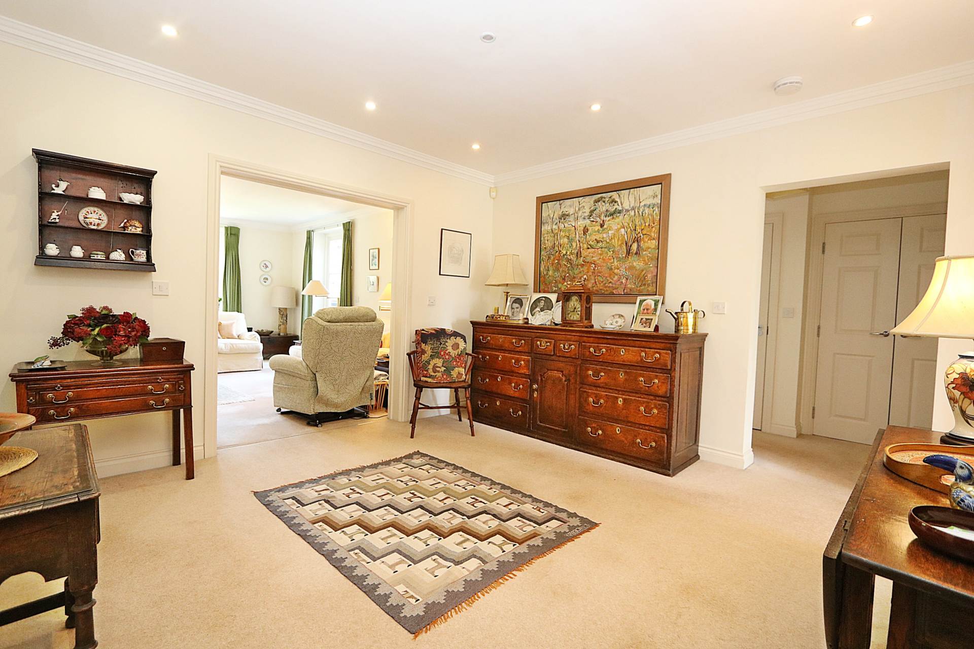 Breedons Hill, Pangbourne - walk to the shops & train station, Image 6