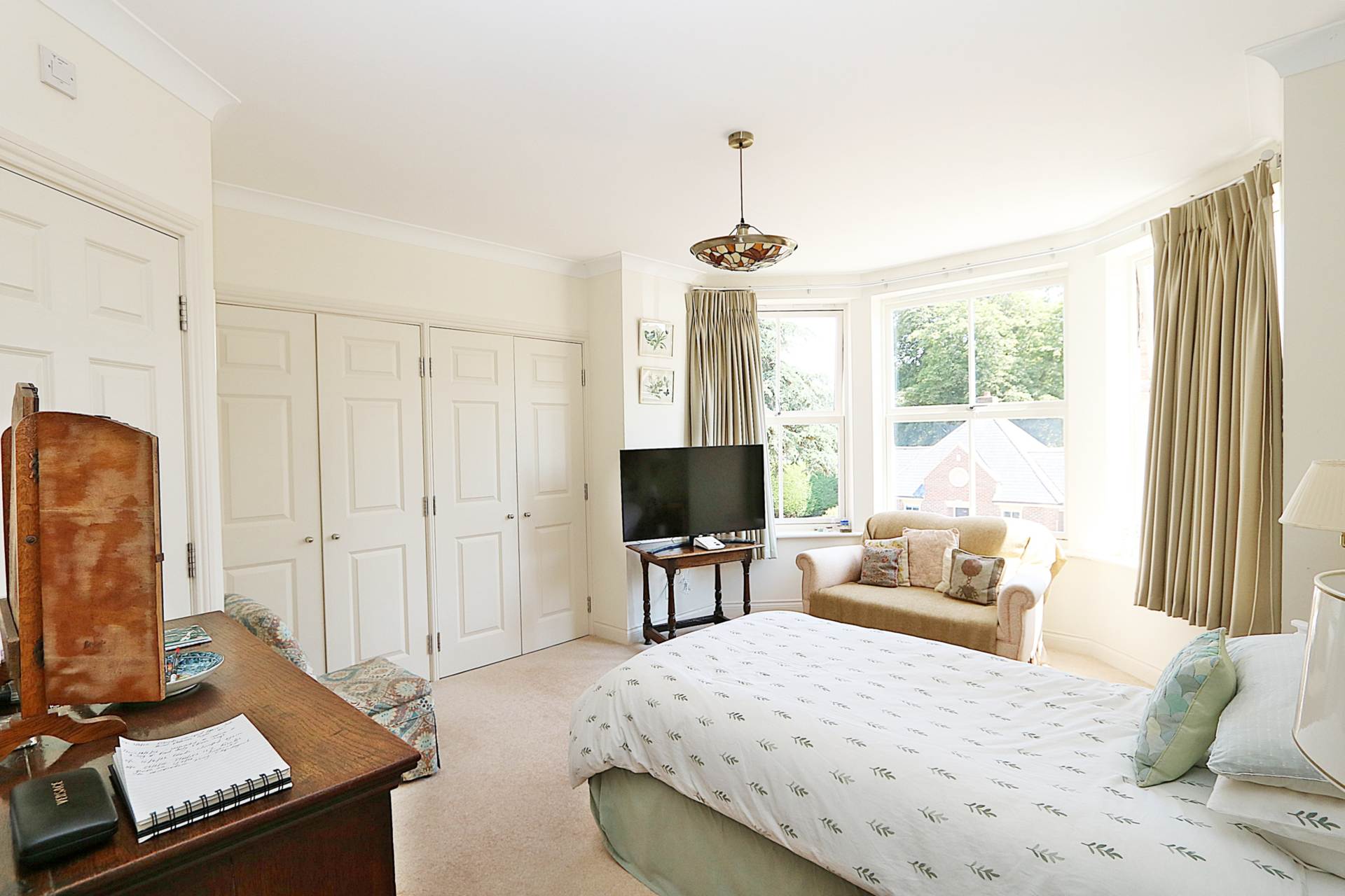 Breedons Hill, Pangbourne - walk to the shops & train station, Image 7
