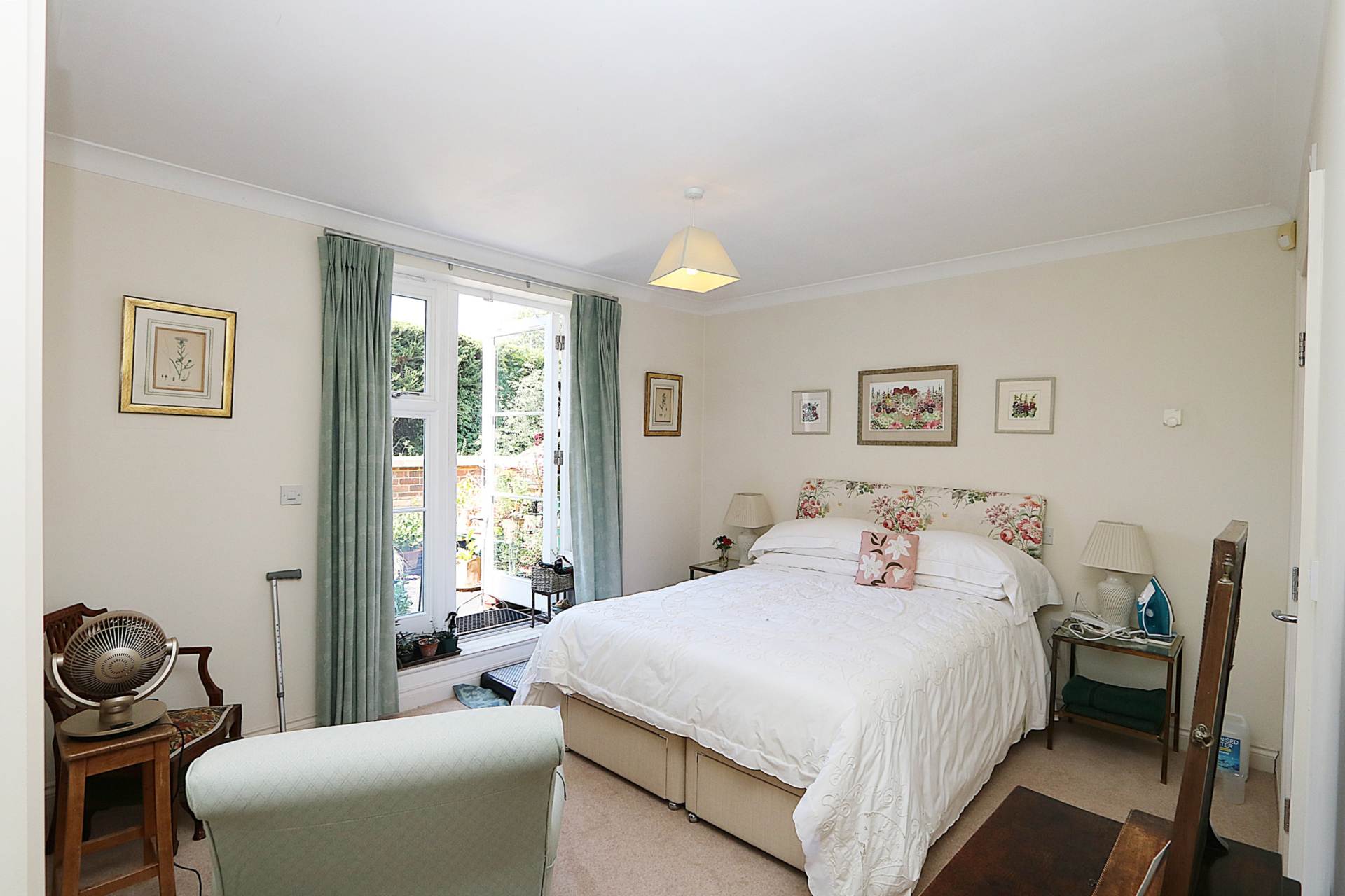 Breedons Hill, Pangbourne - walk to the shops & train station, Image 8