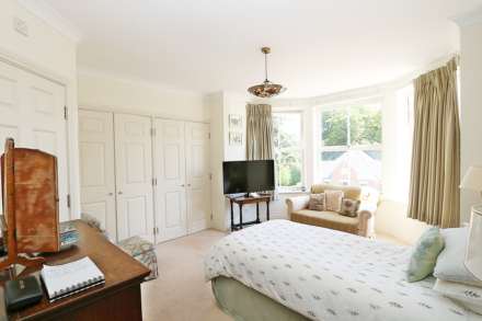 Breedons Hill, Pangbourne - walk to the shops & train station, Image 7