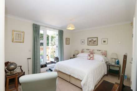 Breedons Hill, Pangbourne - walk to the shops & train station, Image 8