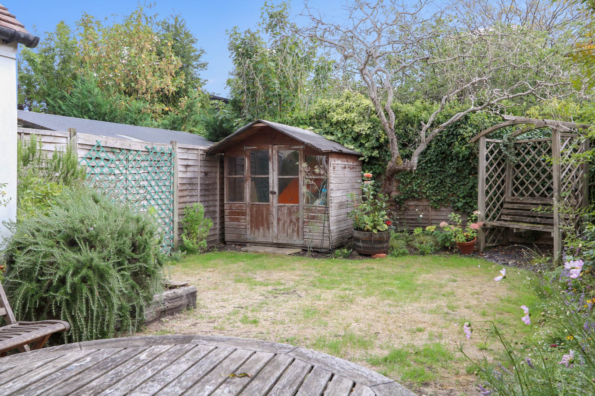 Meadowside Road, Pangbourne - Peaceful no thru road, walk to shops & station, Image 11