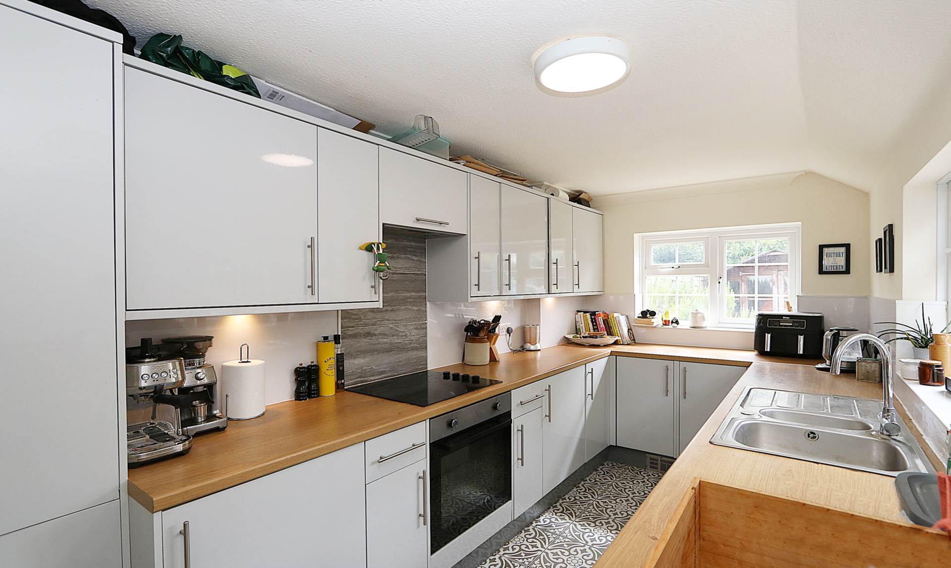 Meadowside Road, Pangbourne - Peaceful no thru road, walk to shops & station, Image 2