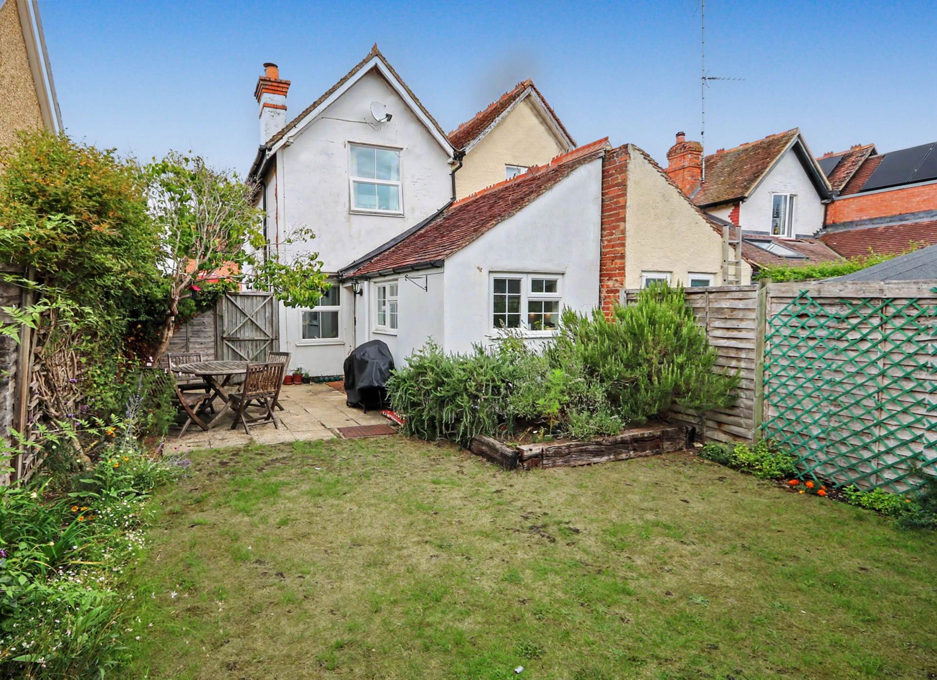 Meadowside Road, Pangbourne - Peaceful no thru road, walk to shops & station, Image 3