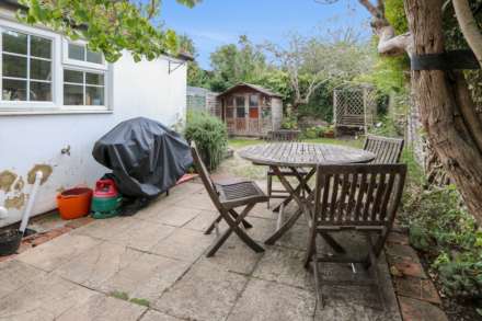 Meadowside Road, Pangbourne - Peaceful no thru road, walk to shops & station, Image 12