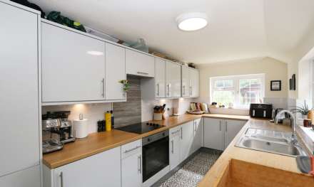 Meadowside Road, Pangbourne - Peaceful no thru road, walk to shops & station, Image 2