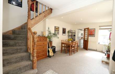Meadowside Road, Pangbourne - Peaceful no thru road, walk to shops & station, Image 5