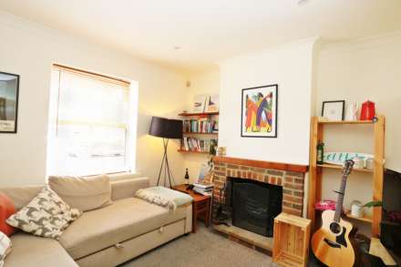 Meadowside Road, Pangbourne - Peaceful no thru road, walk to shops & station, Image 6