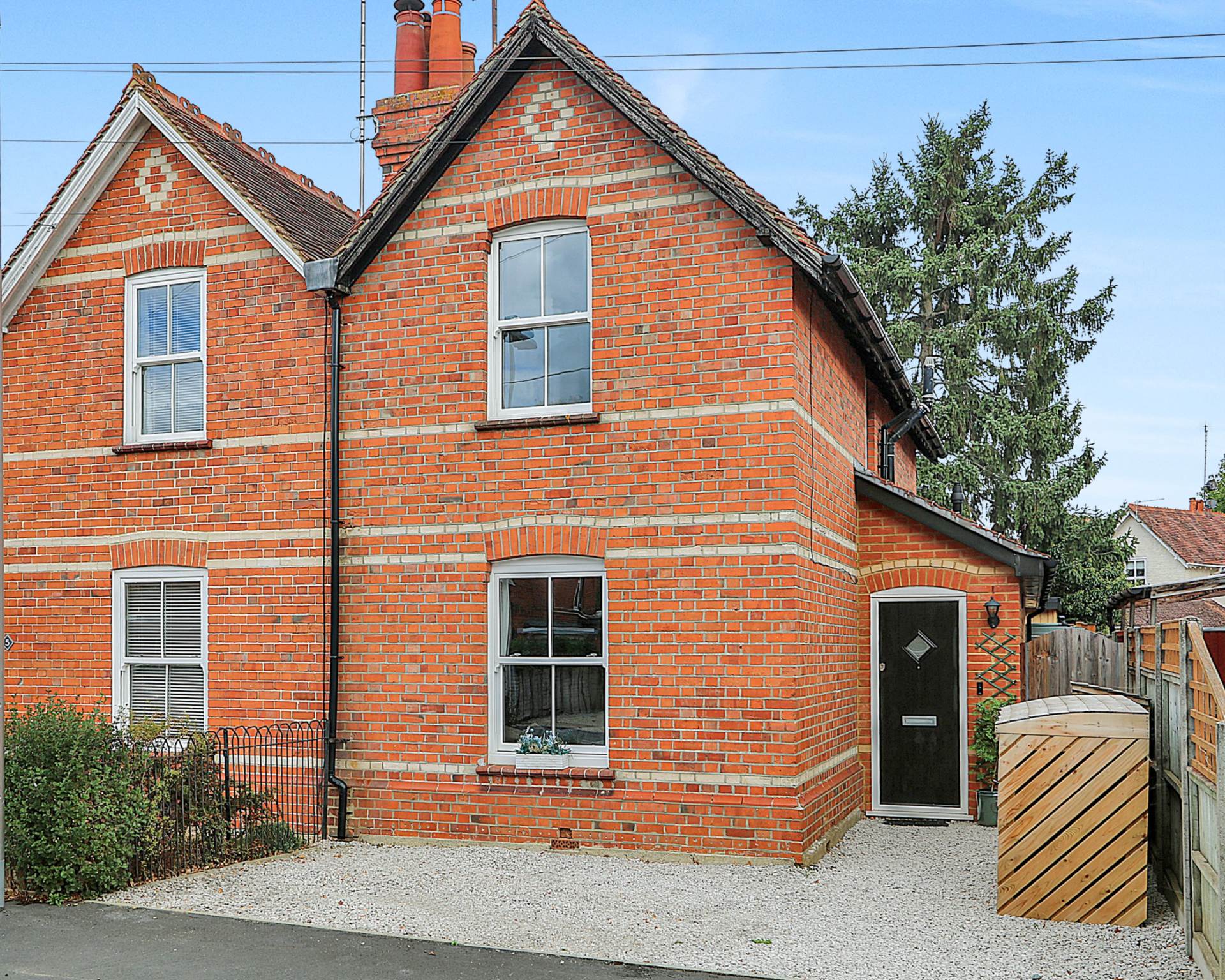 Meadowside Road, Pangbourne, Image 1