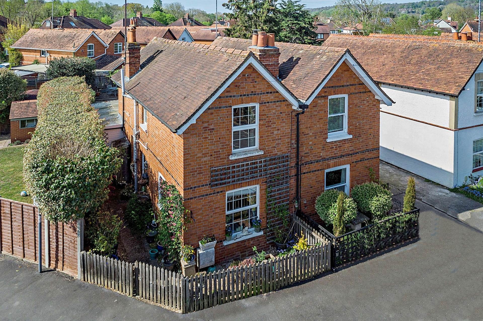Meadowside Road, Pangbourne - Walk to shops, train station and Pang Meadows, Image 1
