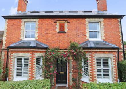 Centre of Pangbourne village, Image 1