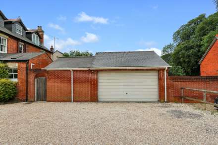 Centre of Pangbourne village, Image 11