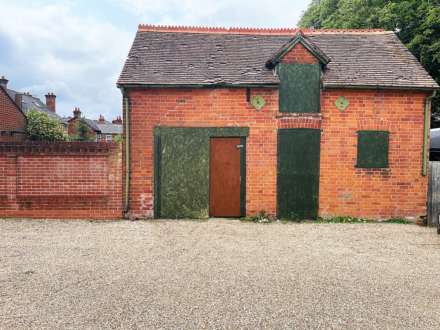 Centre of Pangbourne village, Image 13