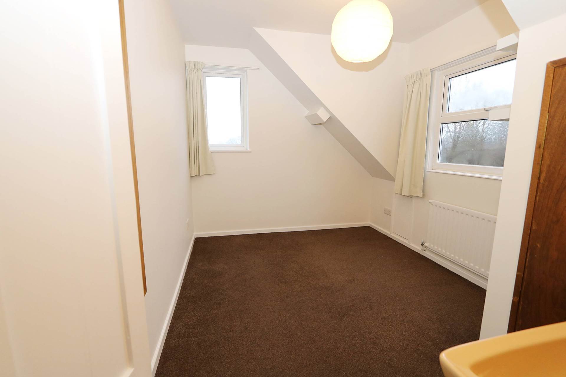 Sought-after Thames Avenue in the heart of Pangbourne, Image 10