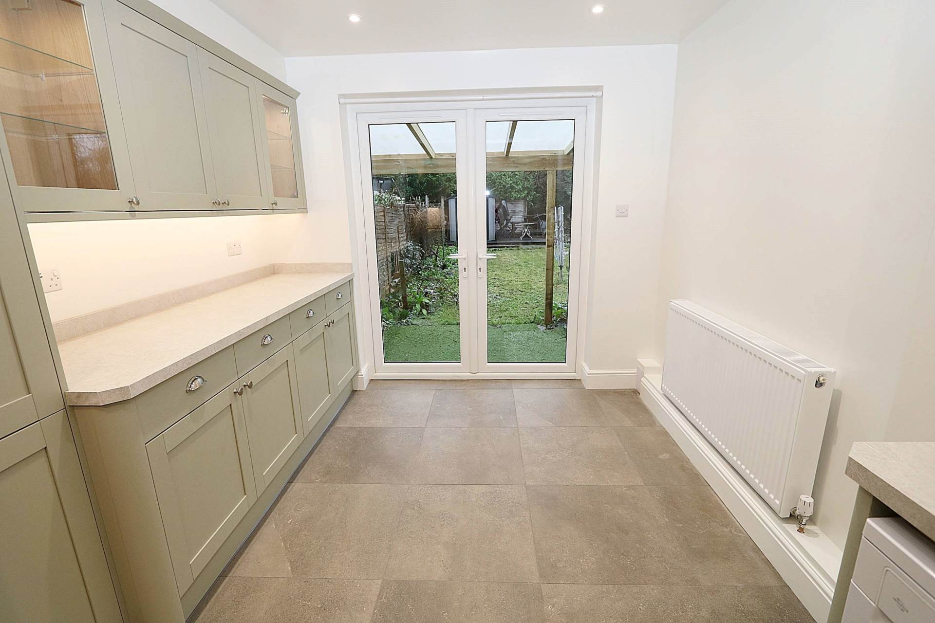 Sought-after Thames Avenue in the heart of Pangbourne, Image 3