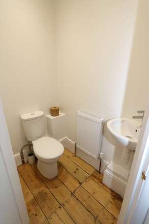 Sought-after Thames Avenue in the heart of Pangbourne, Image 11