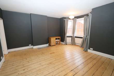 Sought-after Thames Avenue in the heart of Pangbourne, Image 5