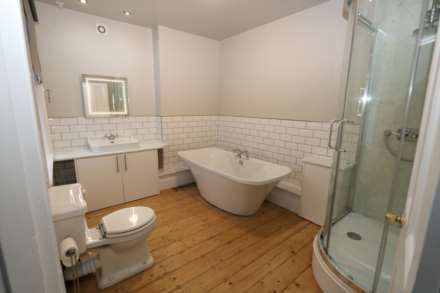 Sought-after Thames Avenue in the heart of Pangbourne, Image 7