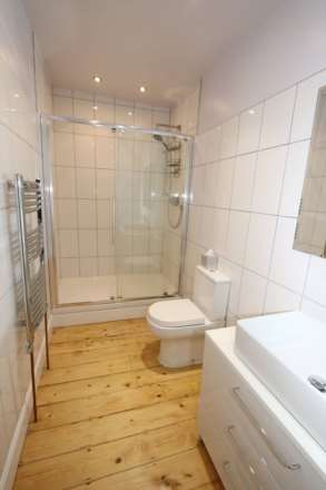 Sought-after Thames Avenue in the heart of Pangbourne, Image 8