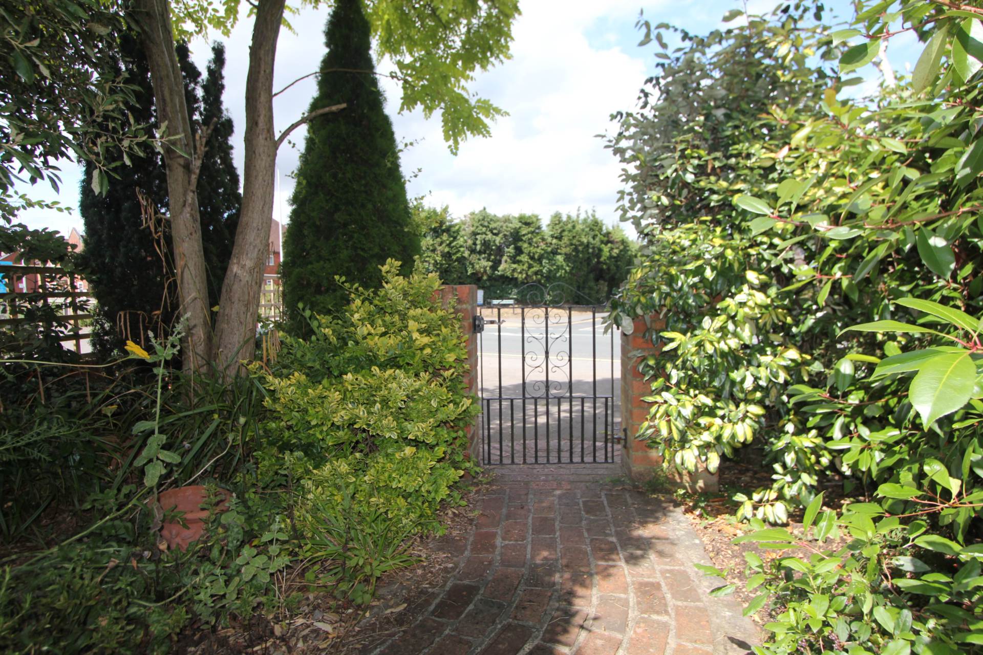 Pangbourne, Berkshire - Walk to shops,amenities &  train to London, Image 13