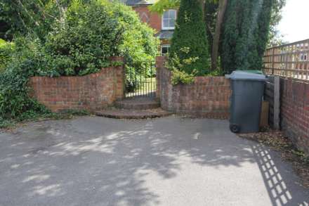 Pangbourne, Berkshire - Walk to shops,amenities &  train to London, Image 11