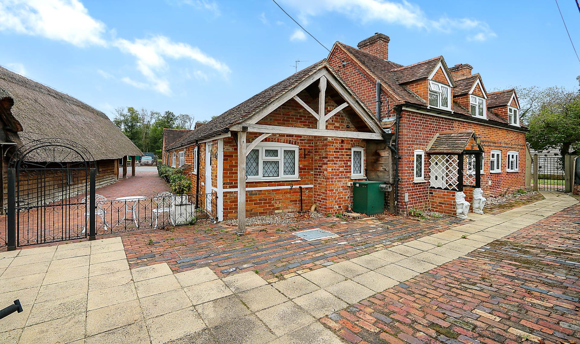 Mill Lane, Tidmarsh - Main house, 2 bed annexe. Commercial yard 24 hr useage, outbuildings & Offices. NO ONWARD CHAIN, Image 12
