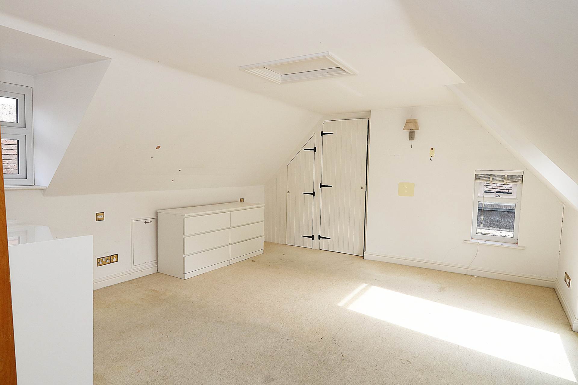 Mill Lane, Tidmarsh - Main house, 2 bed annexe. Commercial yard 24 hr useage, outbuildings & Offices. NO ONWARD CHAIN, Image 23