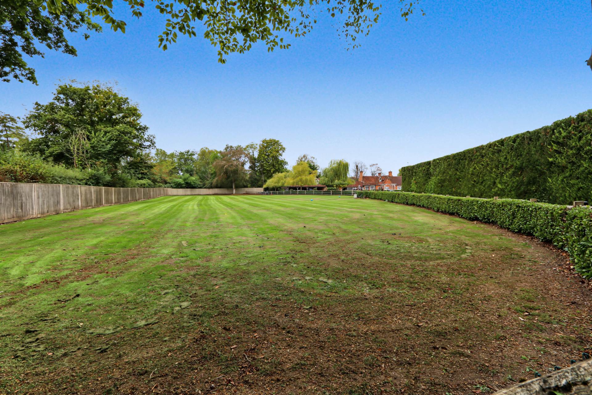 Mill Lane, Tidmarsh - Main house, 2 bed annexe. Commercial yard 24 hr useage, outbuildings & Offices. NO ONWARD CHAIN, Image 3