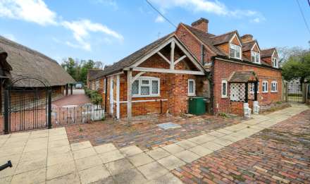 Mill Lane, Tidmarsh - Main house, 2 bed annexe. Commercial yard 24 hr useage, outbuildings & Offices. NO ONWARD CHAIN, Image 12