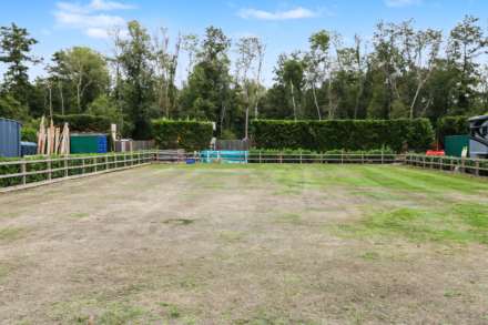 Mill Lane, Tidmarsh - Main house, 2 bed annexe. Commercial yard 24 hr useage, outbuildings & Offices. NO ONWARD CHAIN, Image 5