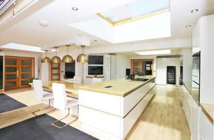 Mill Lane, Tidmarsh - Main house, 2 bed annexe. Commercial yard 24 hr useage, outbuildings & Offices. NO ONWARD CHAIN, Image 6
