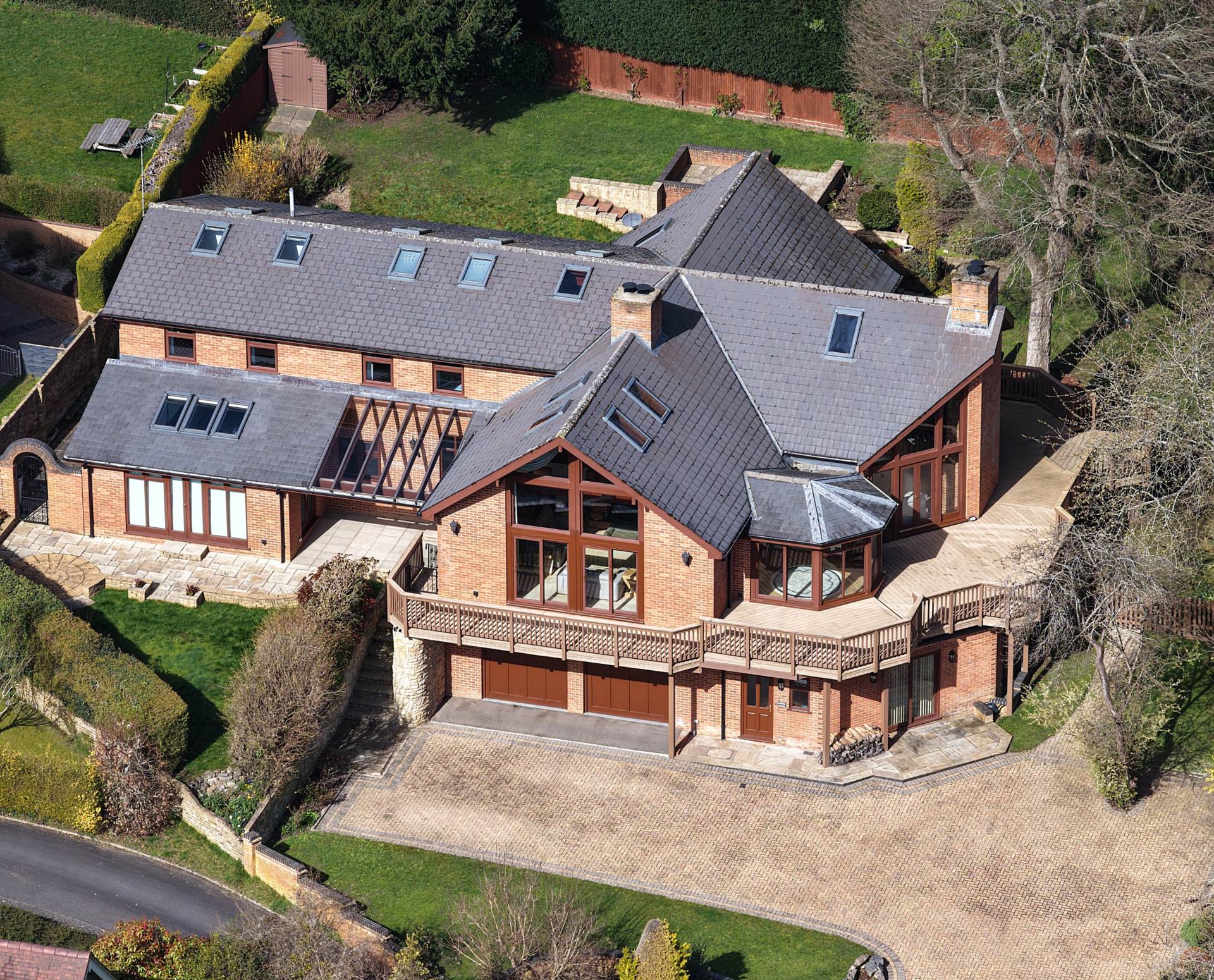 Pangbourne - Walk to village shops, amenities & train station to London, Image 1