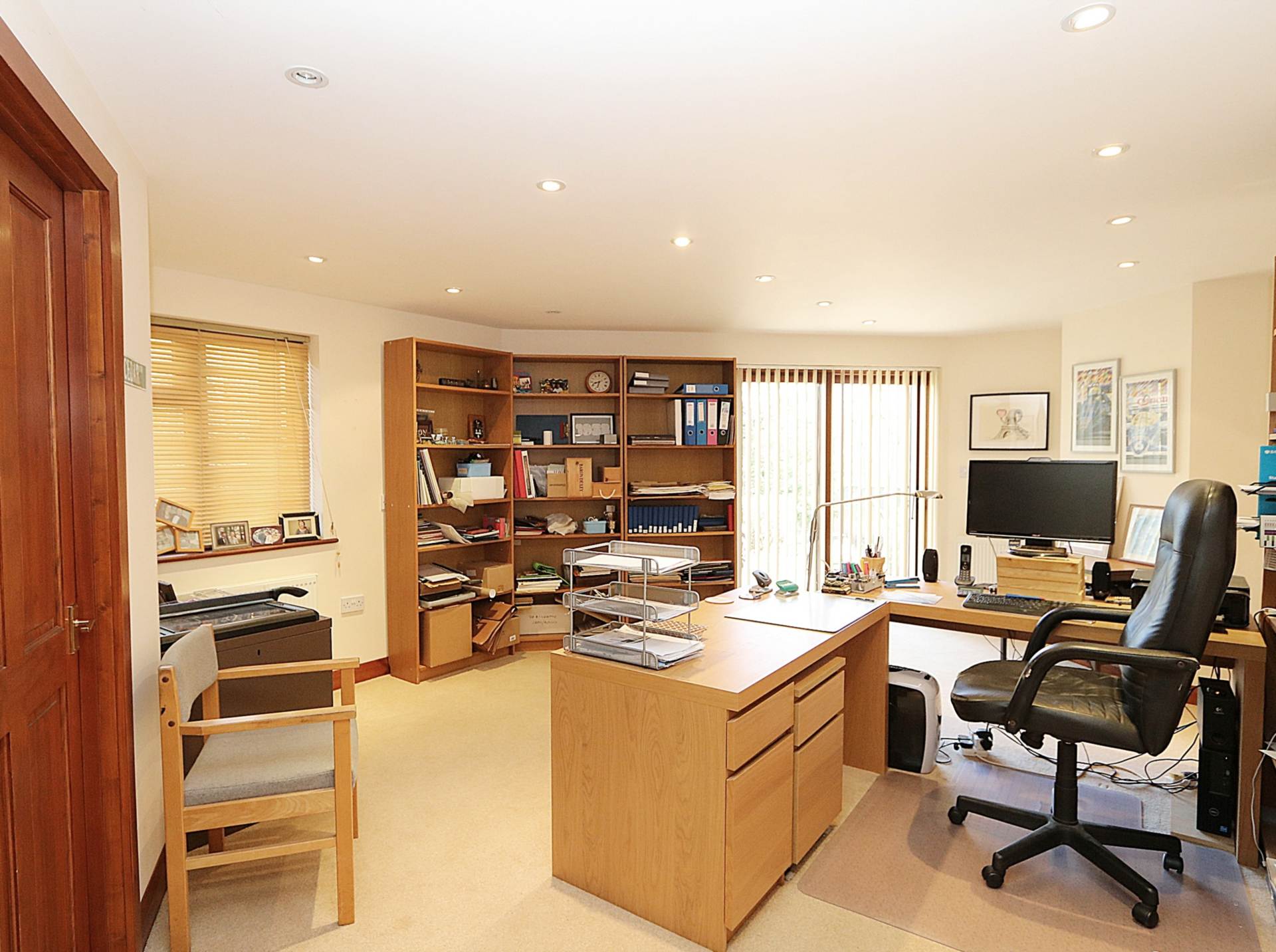 Pangbourne - Walk to village shops, amenities & train station to London, Image 15