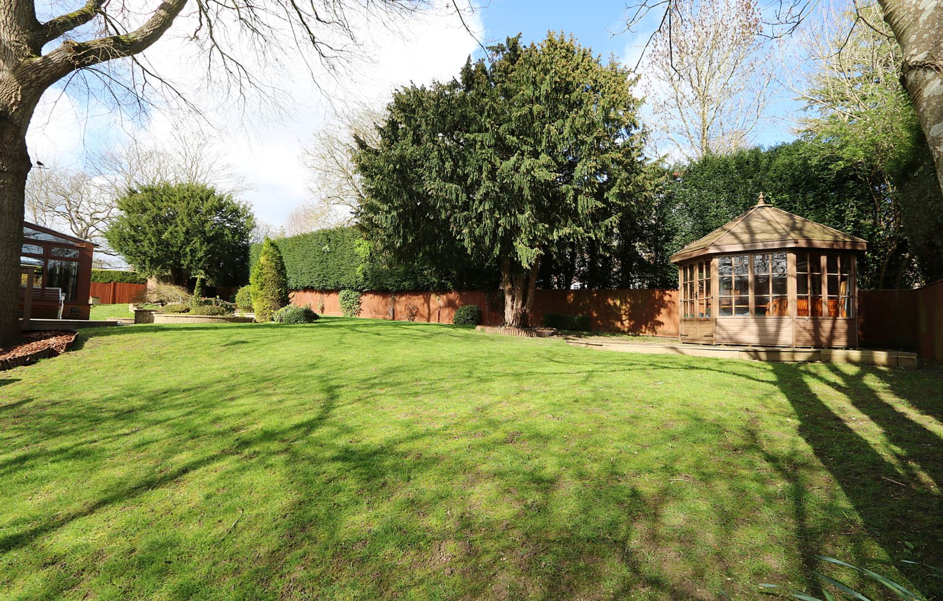 Pangbourne - Walk to village shops, amenities & train station to London, Image 16