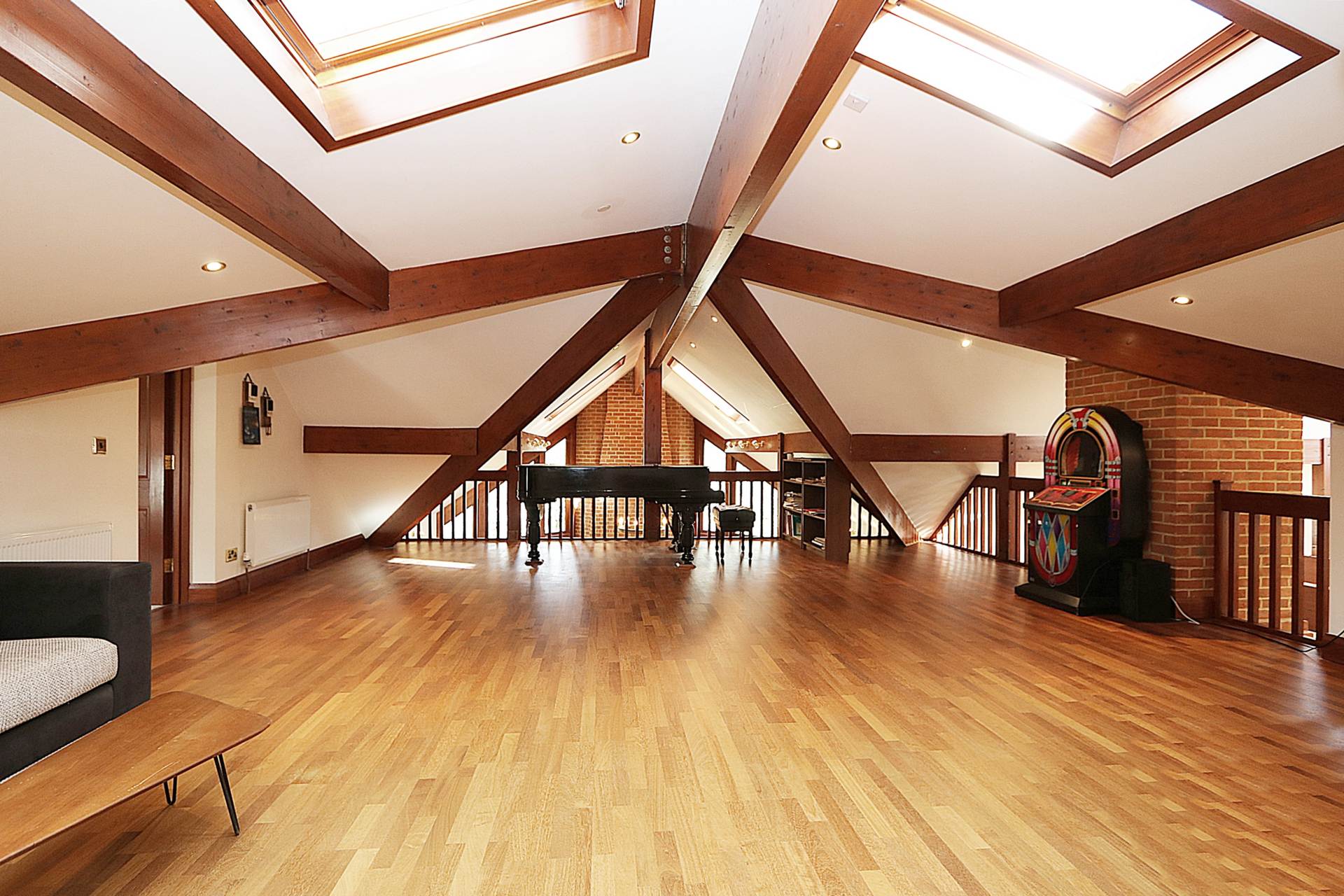 Pangbourne - Walk to village shops, amenities & train station to London, Image 19