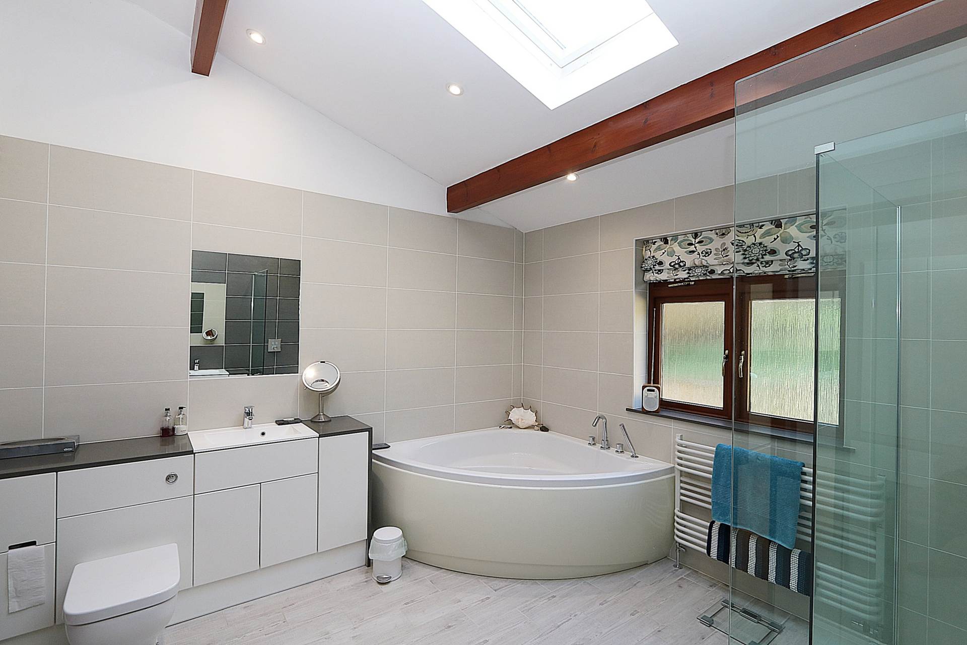 Pangbourne - Walk to village shops, amenities & train station to London, Image 22