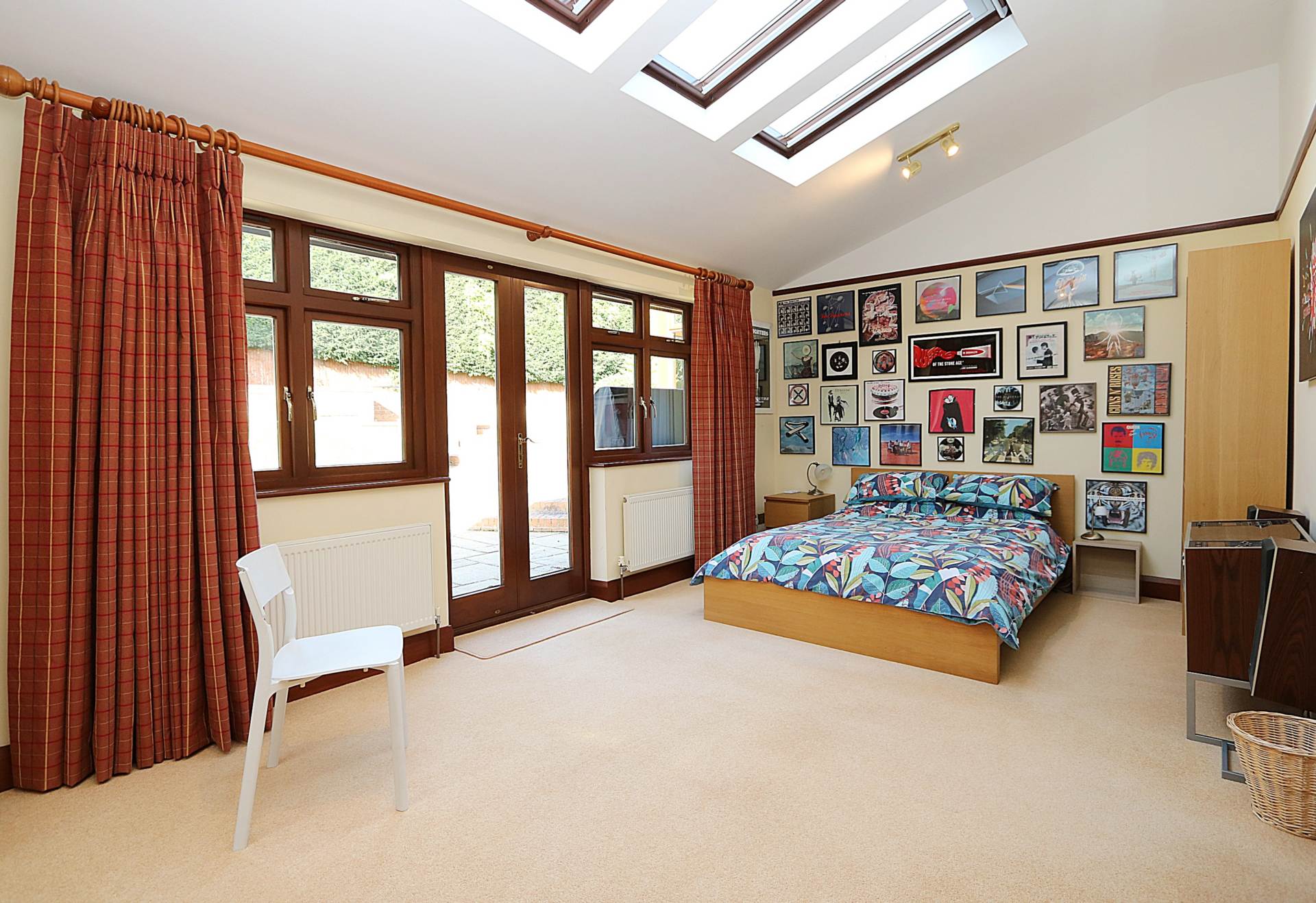 Pangbourne - Walk to village shops, amenities & train station to London, Image 23