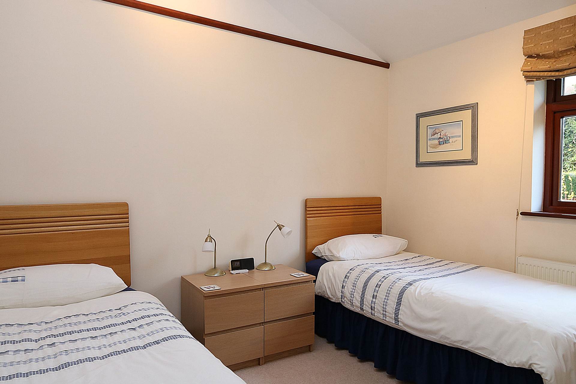 Pangbourne - Walk to village shops, amenities & train station to London, Image 25