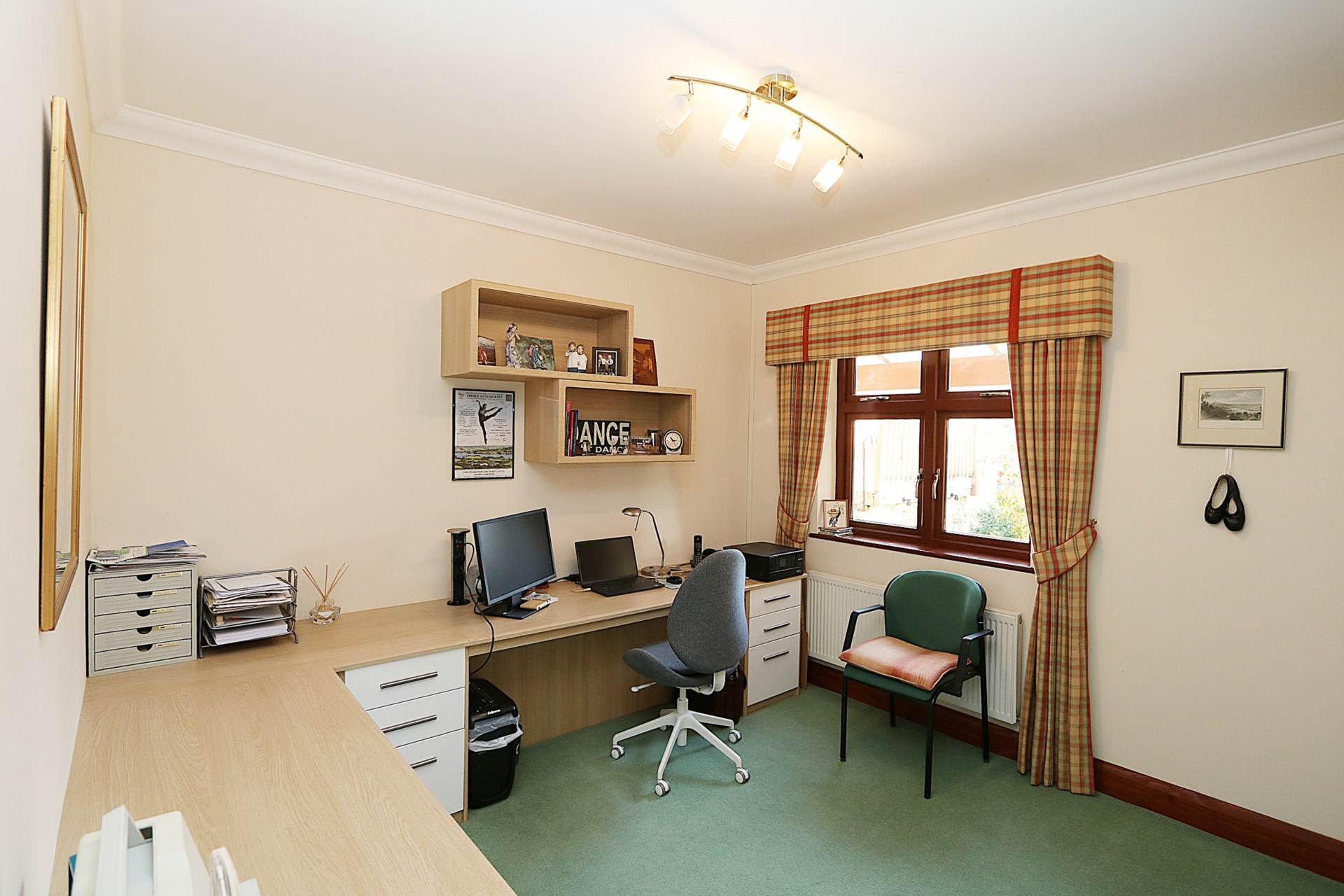 Pangbourne - Walk to village shops, amenities & train station to London, Image 26